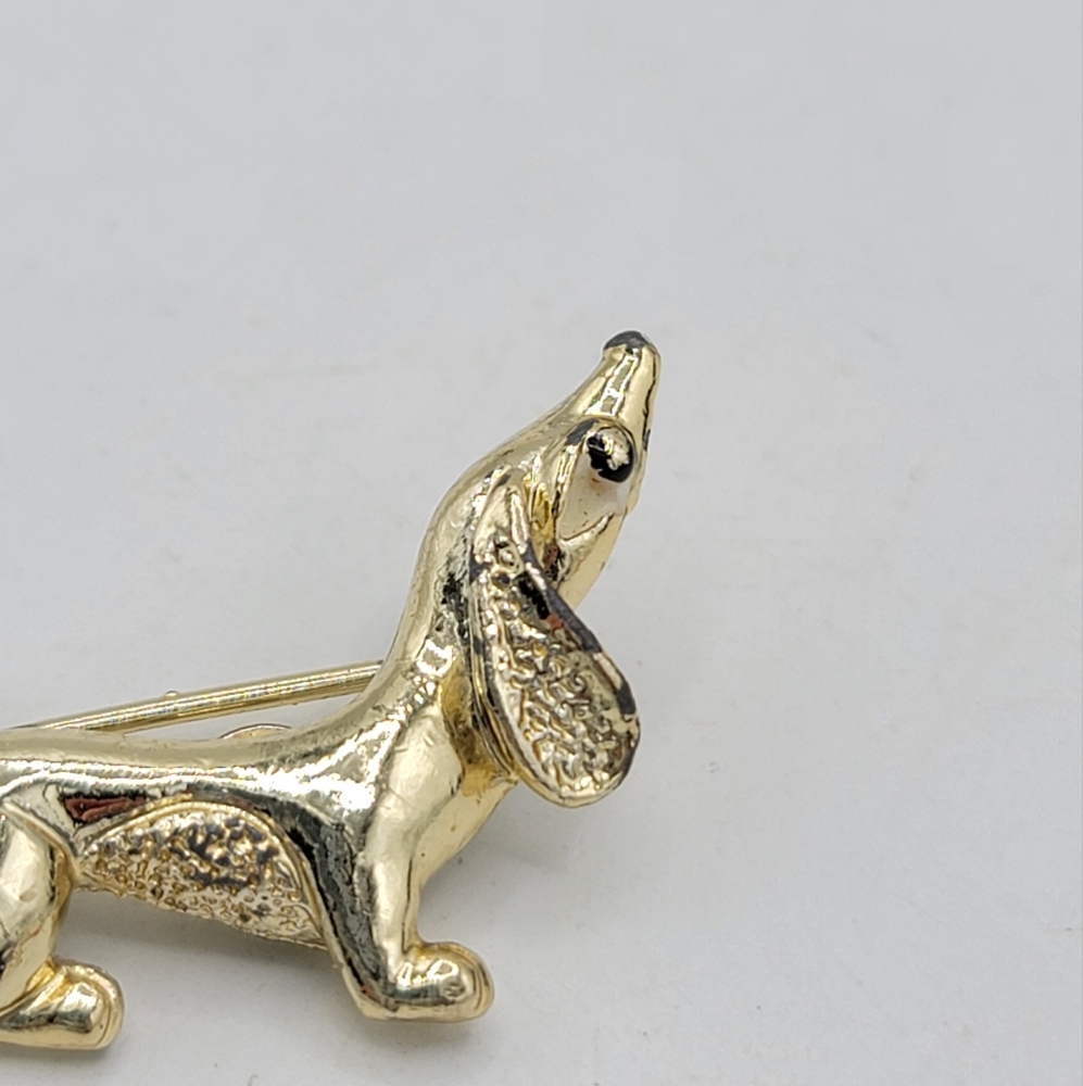 Gerry’s Gold Tone Dachshund Brooch Vintage Dog Pin Basset Hound Style - Picture 2 of 13
